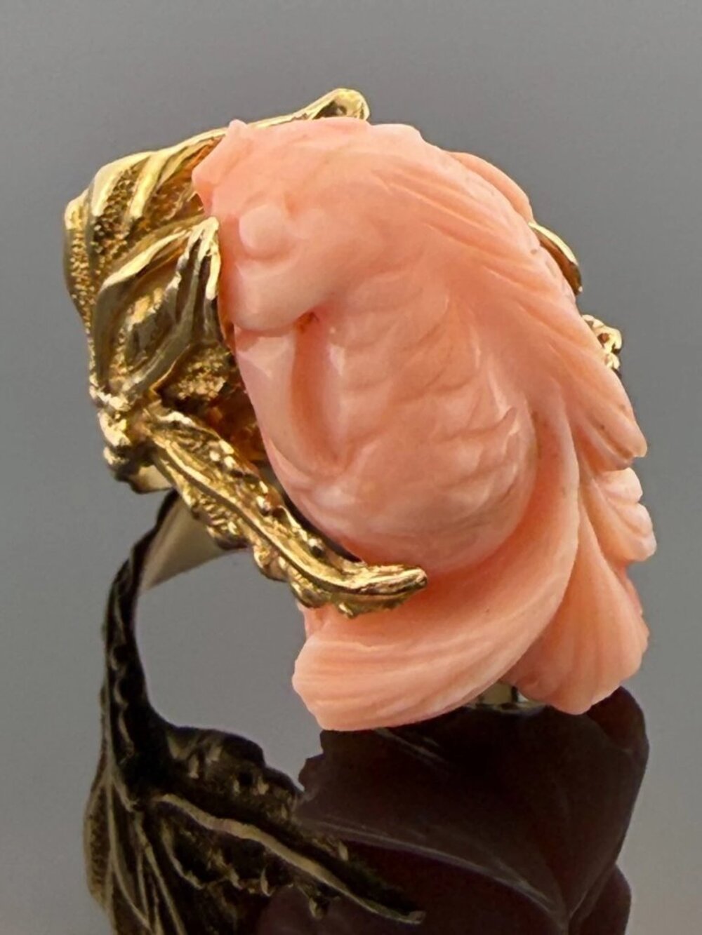 Vintage 14K Coral Fish Ring Yellow Gold Carved Coral Estate Ring 11.9 Grams